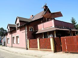 Comfortable Holiday Home for 12 People, Kolczewo