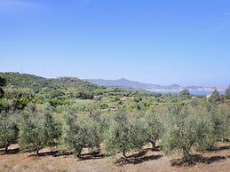 Spacious Holiday Home in Magazzini With Garden