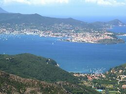 Spacious Holiday Home in Magazzini With Garden