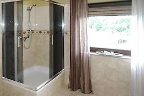 Holiday Spacious Modern Flat in Dabrowa