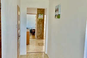 Holiday Spacious Modern Flat in Dabrowa