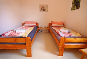 Ferienhaus mit Grosser Terrasse am Garder See