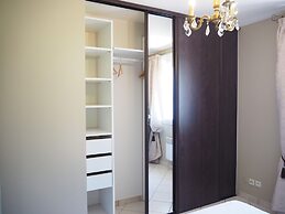 Holiday Home With Pool in L'isle-sur-la-sorgue