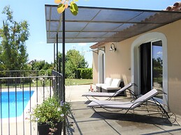 Holiday Home With Pool in L'isle-sur-la-sorgue