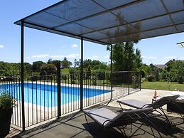 Holiday Home With Pool in L'isle-sur-la-sorgue