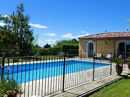 Holiday Home With Pool in L'isle-sur-la-sorgue