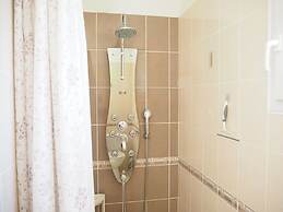 Holiday Home With Pool in L'isle-sur-la-sorgue