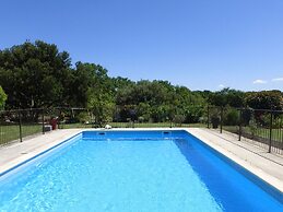 Holiday Home With Pool in L'isle-sur-la-sorgue