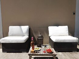 Holiday Home With Pool in L'isle-sur-la-sorgue