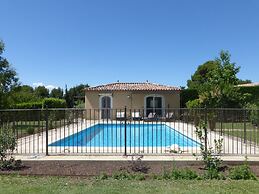 Holiday Home With Pool in L'isle-sur-la-sorgue