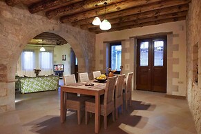 Charming Holiday Home in Maheri