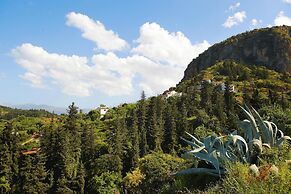 Charming Holiday Home in Maheri