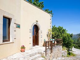 Charming Holiday Home in Maheri