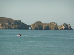 Holiday Home With sea Views, Tregarvan