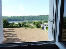 Holiday Home With sea Views, Tregarvan