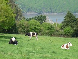 Holiday Home With sea Views, Tregarvan