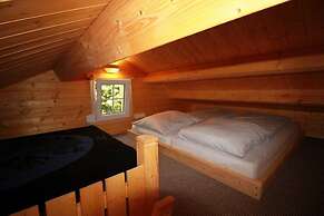 Wunderschoenes Blockbohlenhaus am Plauer See