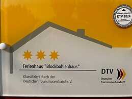 Wunderschoenes Blockbohlenhaus am Plauer See