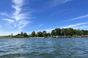 Wunderschoenes Blockbohlenhaus am Plauer See