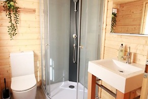 Wunderschoenes Blockbohlenhaus am Plauer See