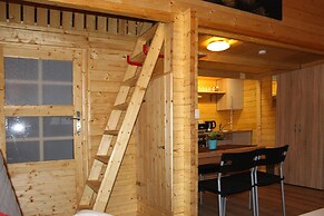 Wunderschoenes Blockbohlenhaus am Plauer See