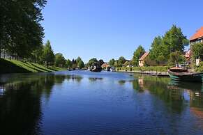 Wunderschoenes Blockbohlenhaus am Plauer See