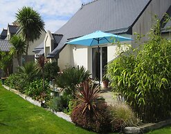 Palm Garden Holiday Home Near Coast, Pleubian