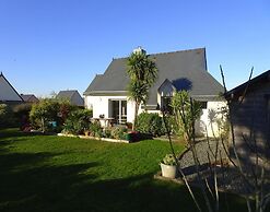 Palm Garden Holiday Home Near Coast, Pleubian