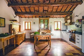 Country House in Monterado With Pool