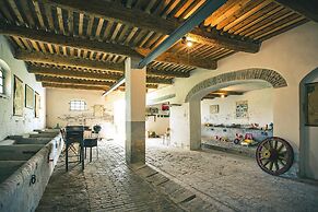 Country House in Monterado With Pool