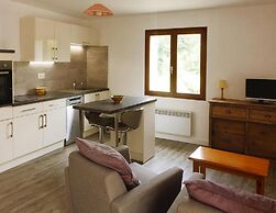 Apartment in Malauctne With Garden