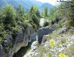 Apartment in Malauctne With Garden
