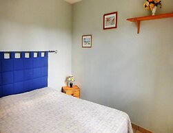 Apartment in Malauctne With Garden