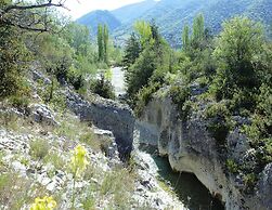 Apartment in Malauctne With Garden