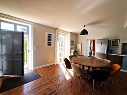 4 Family Home, Walking Distance to the Beach