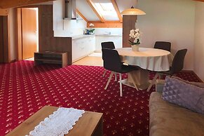 Residence Lahnhof, Laces