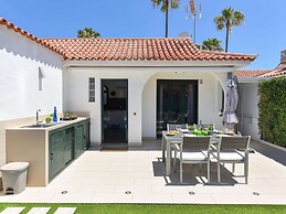 Central Bungalow With Communal Pool in Maspalomas