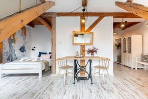 Large Holiday Villa in the Countryside in Belczna