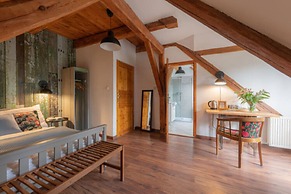 Large Holiday Villa in the Countryside in Belczna