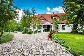 Large Holiday Villa in the Countryside in Belczna