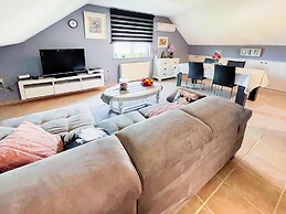 Modern Loft With 2 Bedrooms Near Sint Truiden