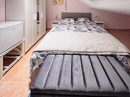 Modern Loft With 2 Bedrooms Near Sint Truiden