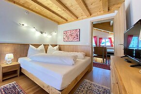 Chalet Salzburg, Dienten