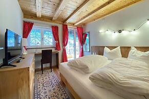 Chalet Salzburg, Dienten