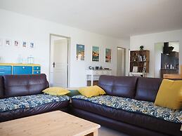 Pretty Modern Holiday Home With Pool and Views of the Vineyards, Domaz