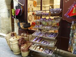 Pretty Modern Holiday Home With Pool and Views of the Vineyards, Domaz