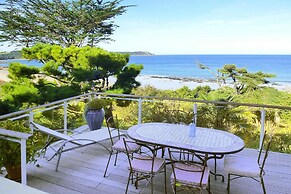 Beautiful 4 Family Villa Overlooking the Beach