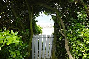 Beautiful 4 Family Villa Overlooking the Beach