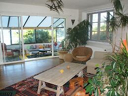 Beautiful 4 Family Villa Overlooking the Beach