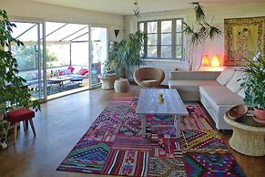 Beautiful 4 Family Villa Overlooking the Beach